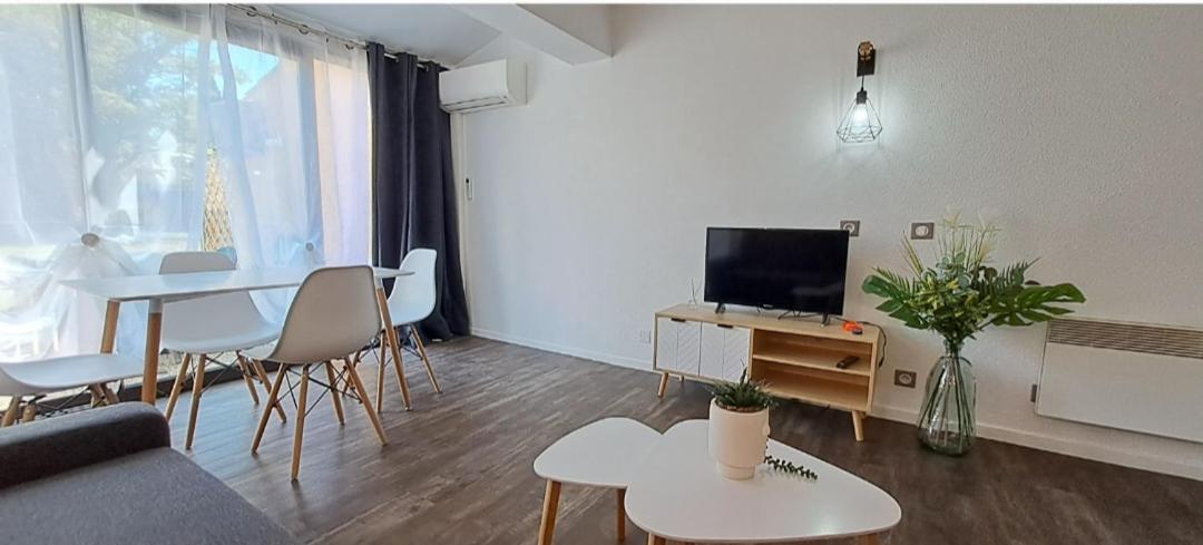 Appartement Residence De Vacances Les Hameaux De Camargue Arles Bagian luar foto